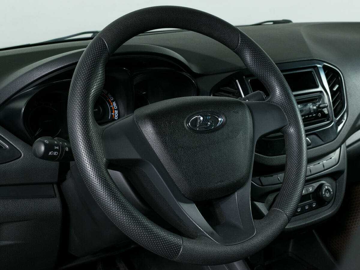 Lada (ВАЗ) Vesta с пробегом — 2017 год. Фото: #12