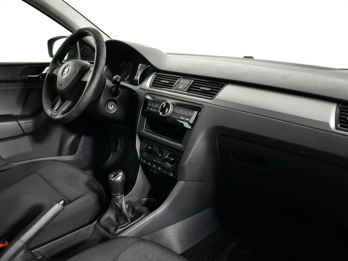 Skoda Rapid с пробегом — 2017 год. Фото: #8