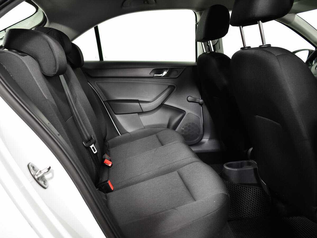 Skoda Rapid с пробегом — 2017 год. Фото: #9