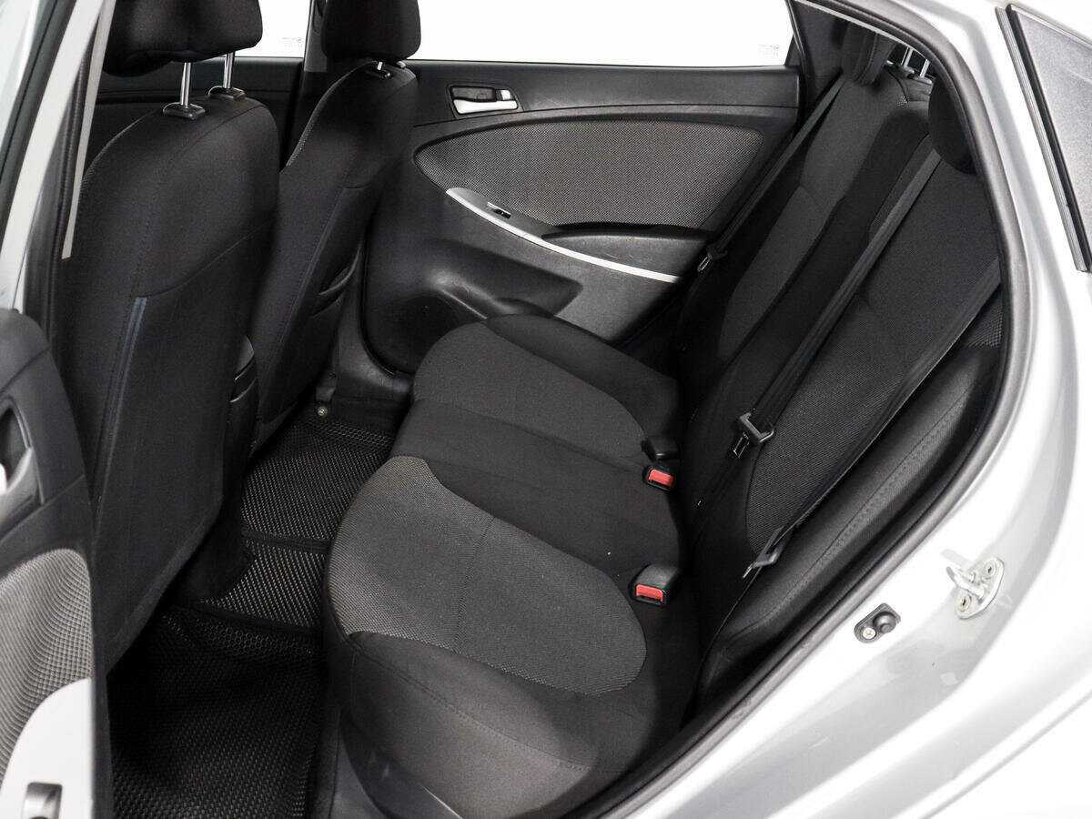 Hyundai Solaris с пробегом — 2013 год. Фото: #9