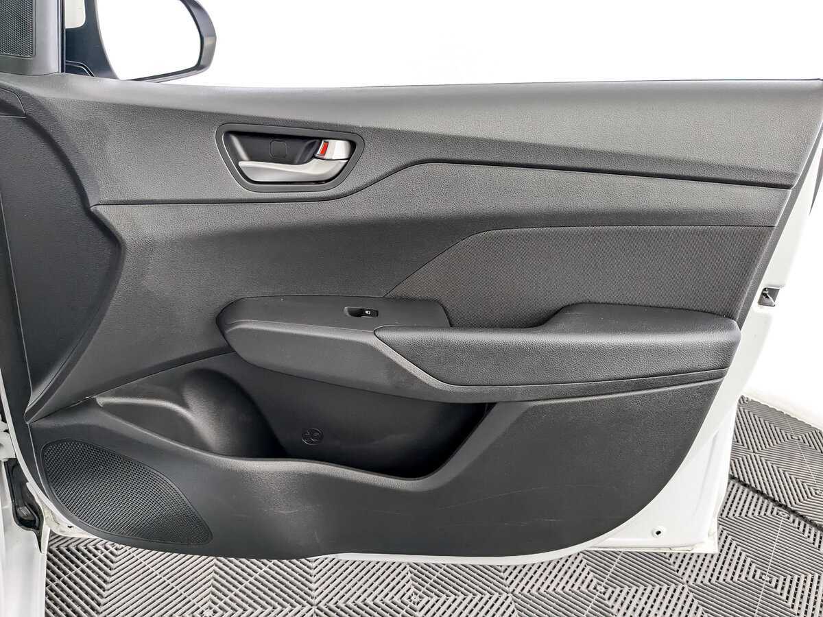 Hyundai Solaris с пробегом — 2019 год. Фото: #23