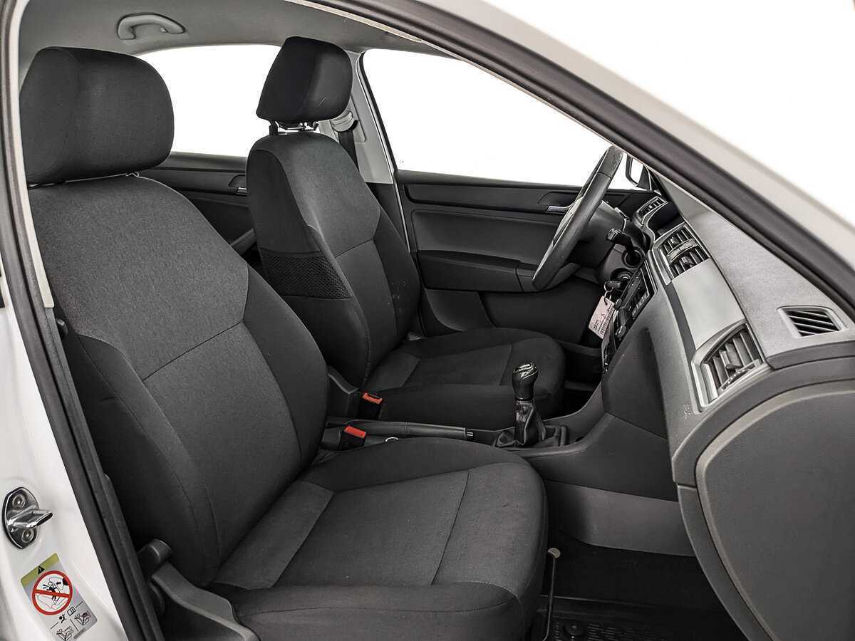 Skoda Rapid с пробегом — 2017 год. Фото: #20