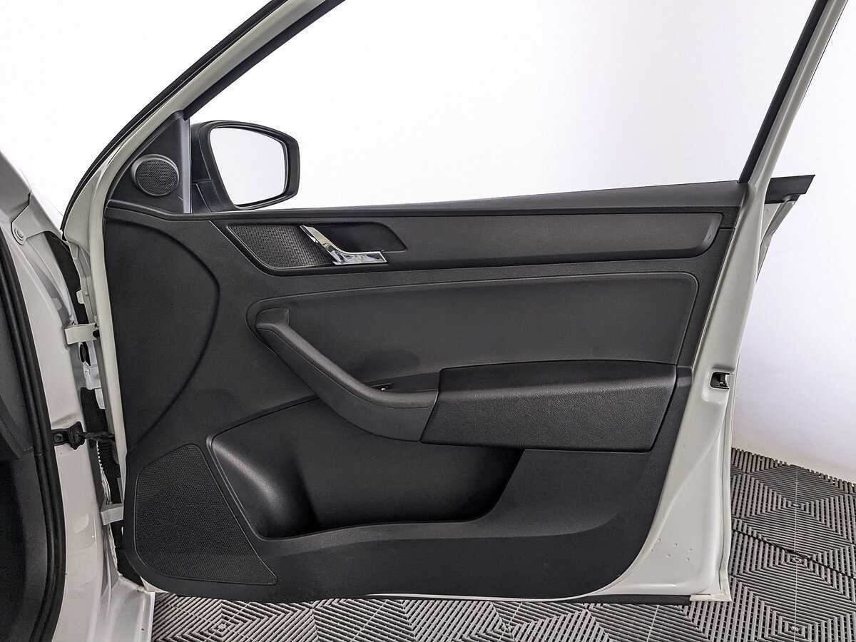 Skoda Rapid с пробегом — 2017 год. Фото: #24