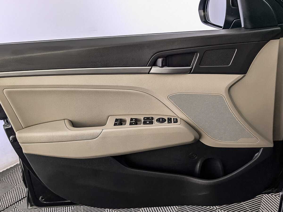 Hyundai Elantra с пробегом — 2017 год. Фото: #18