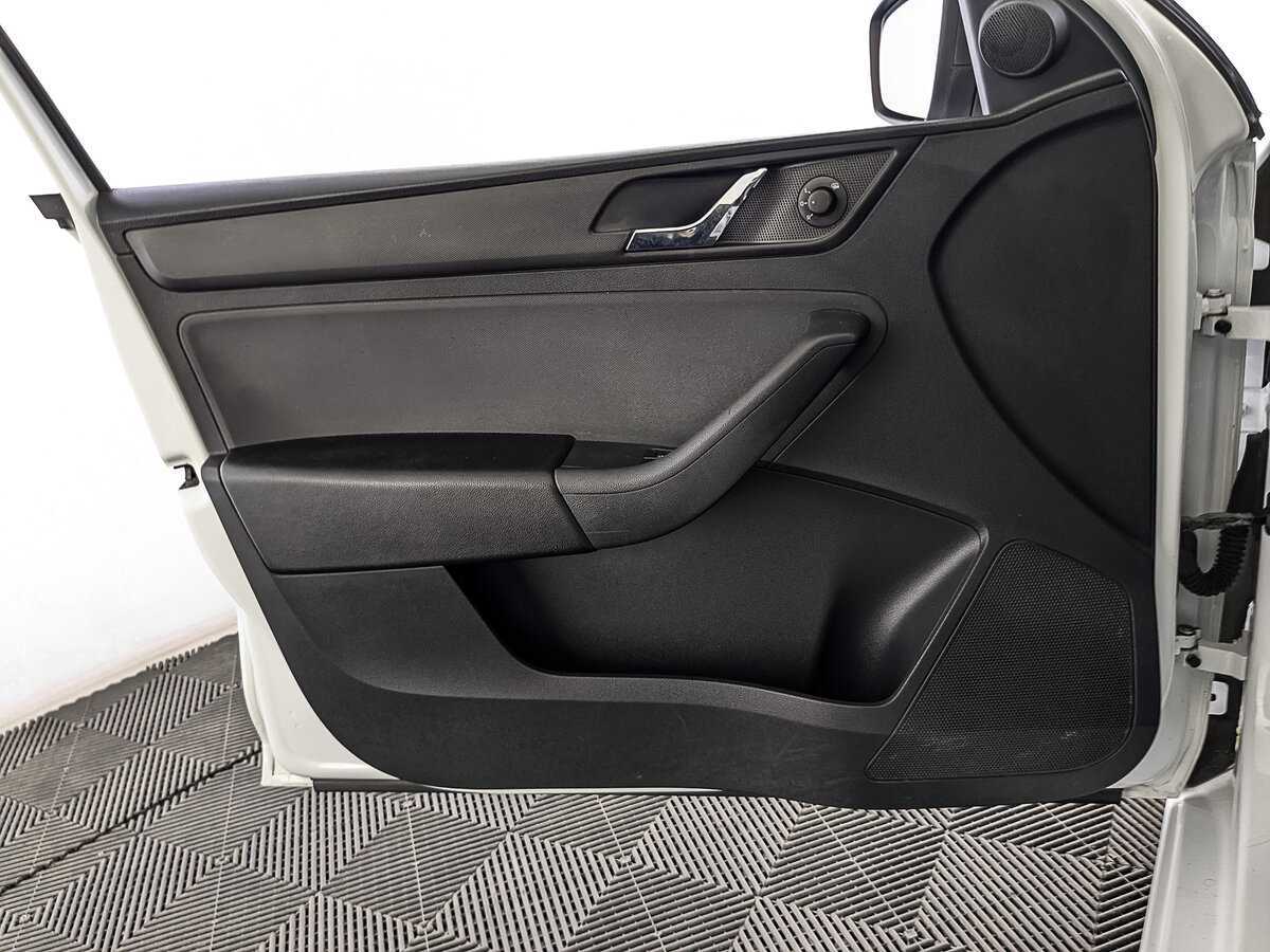 Skoda Rapid с пробегом — 2017 год. Фото: #18