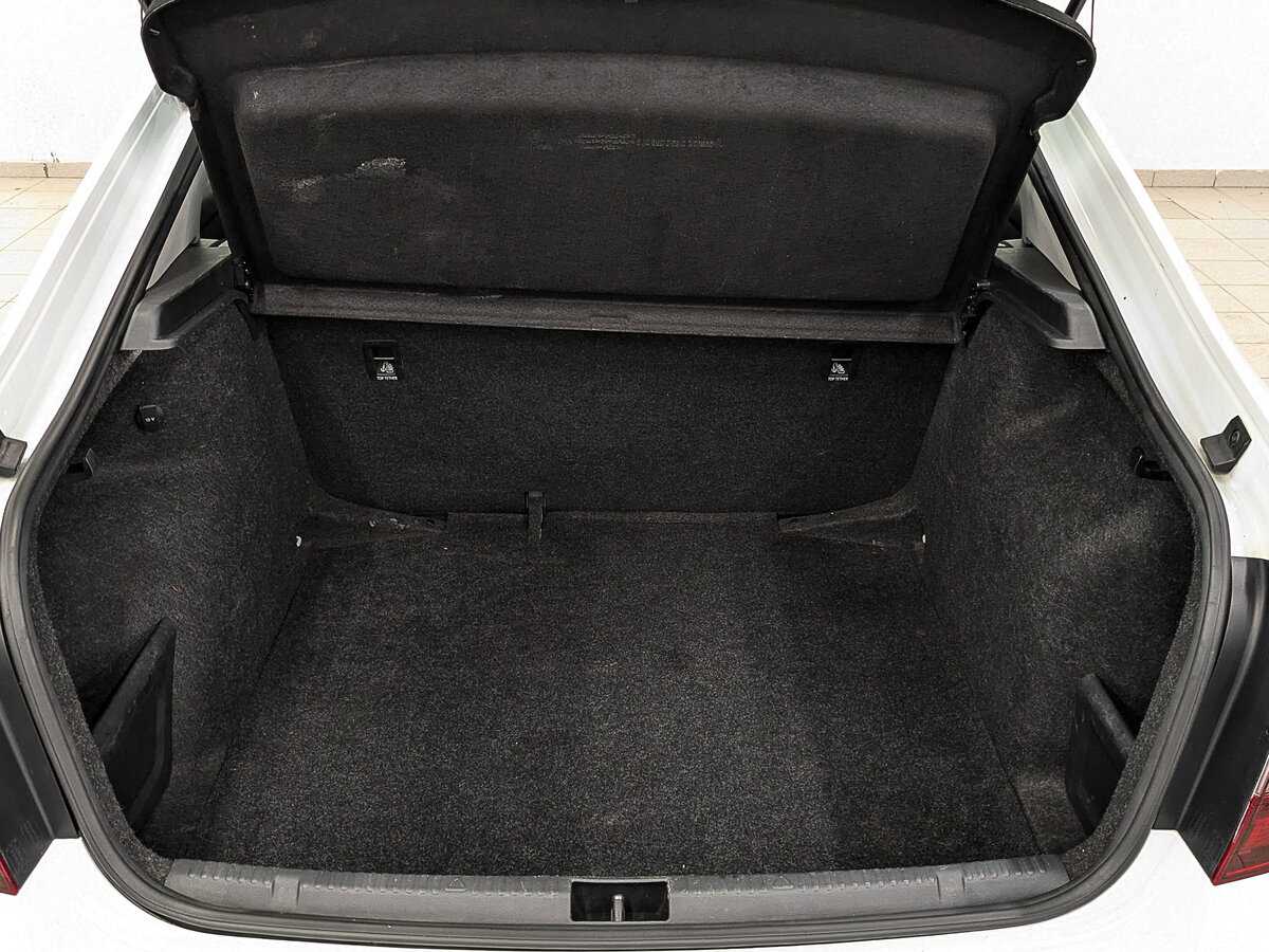 Skoda Rapid с пробегом — 2017 год. Фото: #9