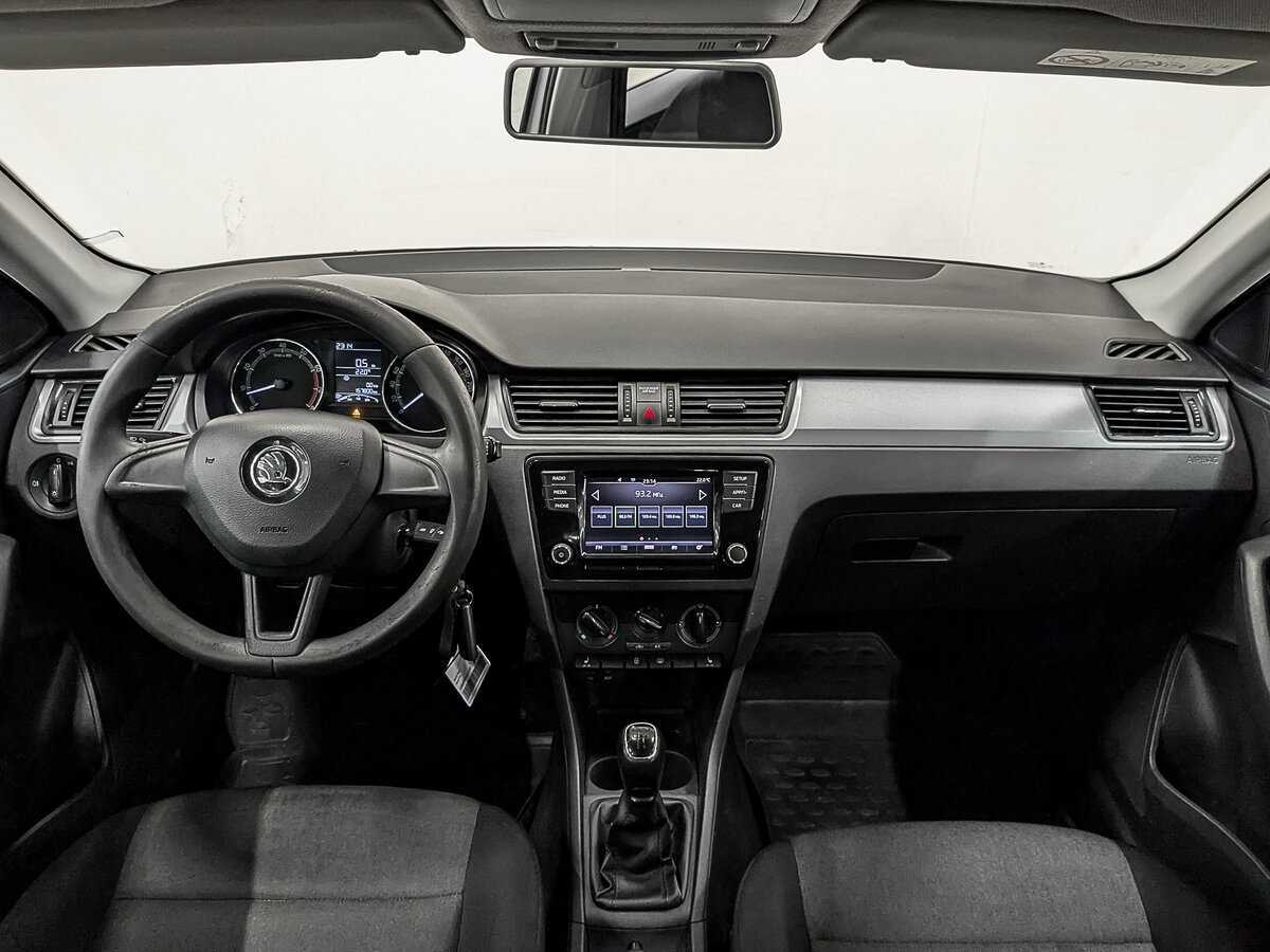 Skoda Rapid с пробегом — 2017 год. Фото: #11