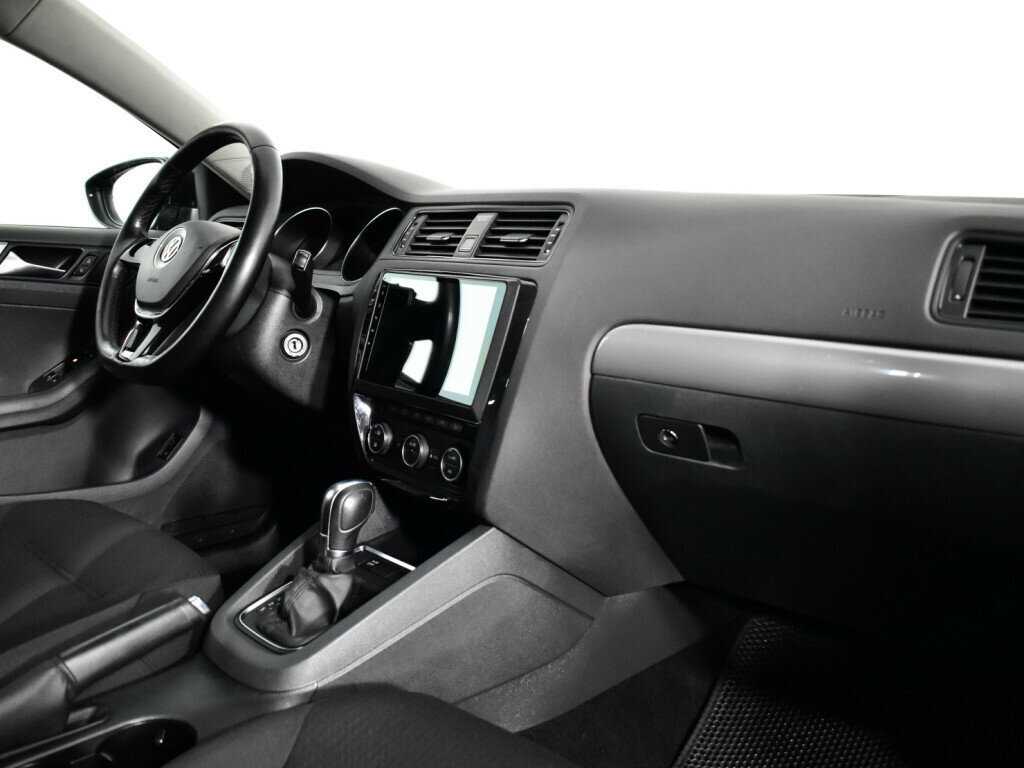 Volkswagen Jetta с пробегом — 2015 год. Фото: #5