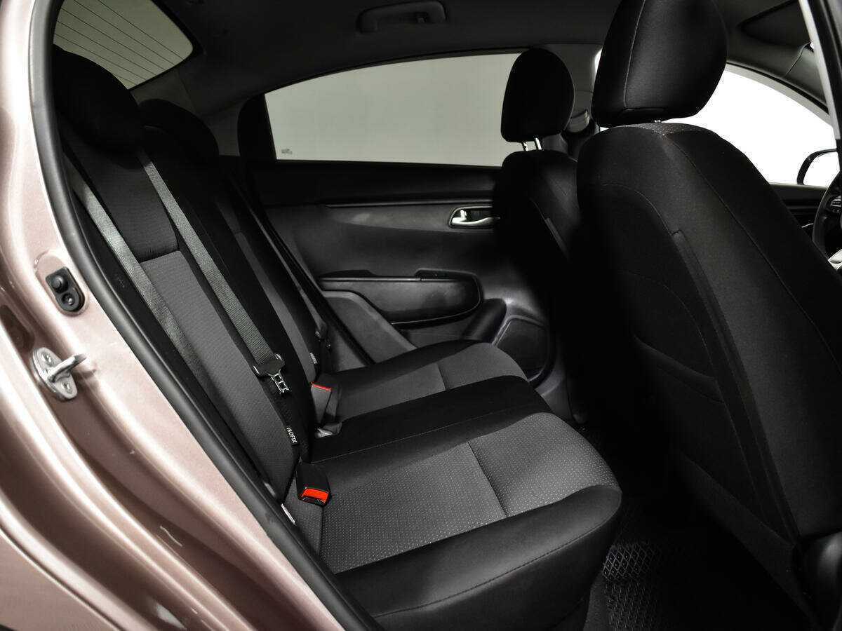 Kia Rio с пробегом — 2021 год. Фото: #9