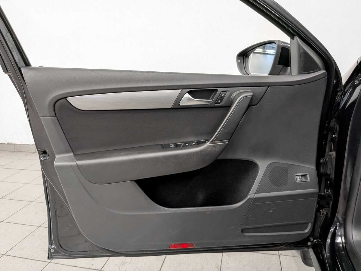 Volkswagen Passat с пробегом — 2012 год. Фото: #16