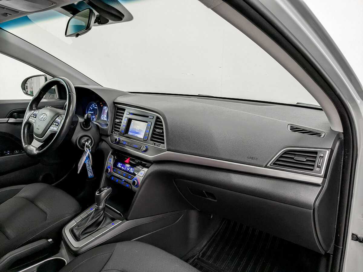 Hyundai Elantra с пробегом — 2017 год. Фото: #10