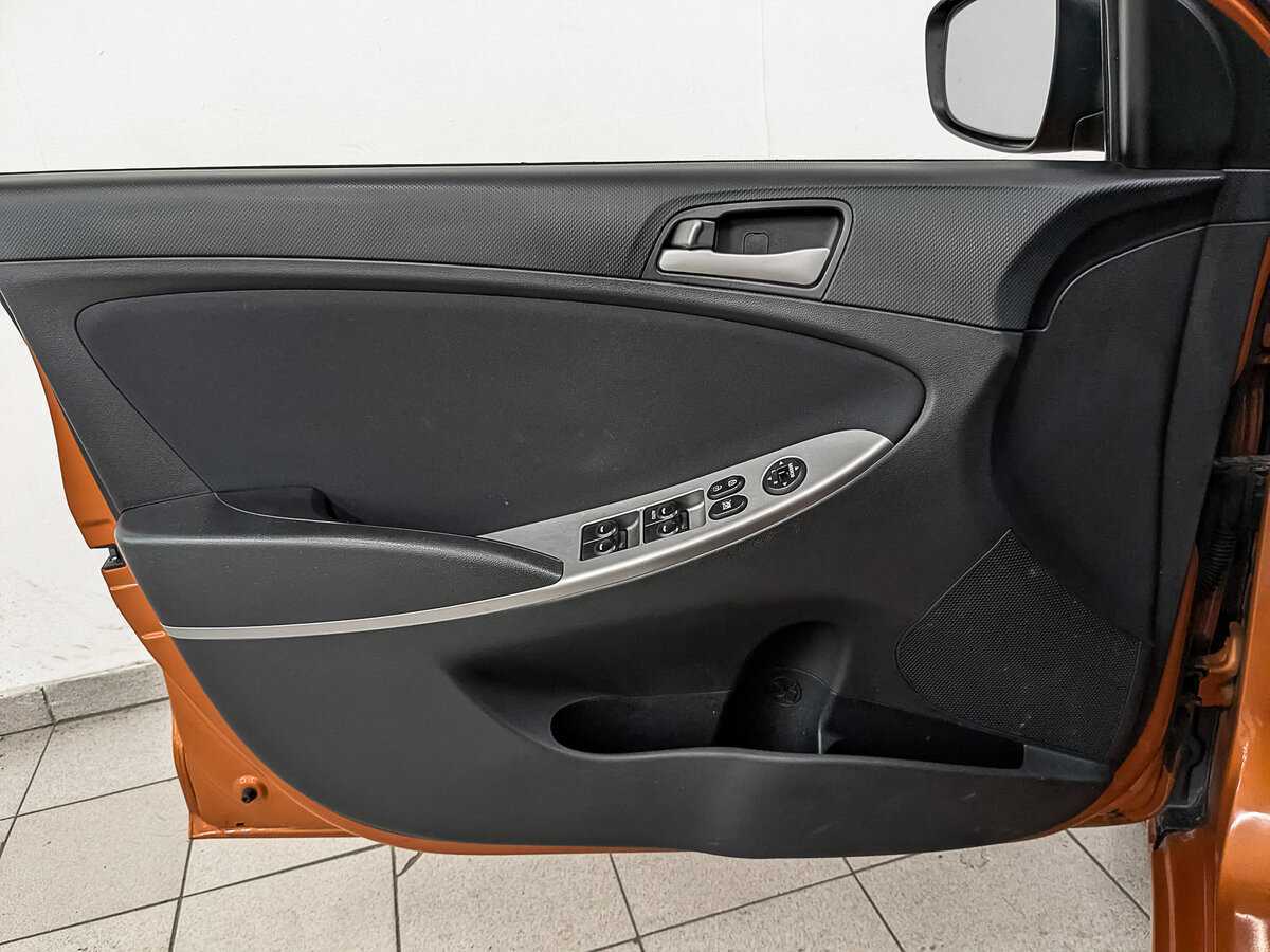 Hyundai Solaris с пробегом — 2015 год. Фото: #16