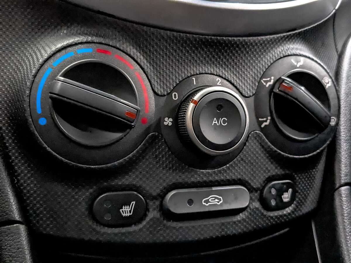 Hyundai Solaris с пробегом — 2015 год. Фото: #18