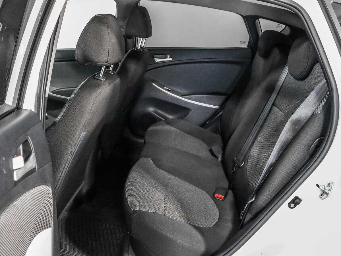 Hyundai Solaris с пробегом — 2014 год. Фото: #9