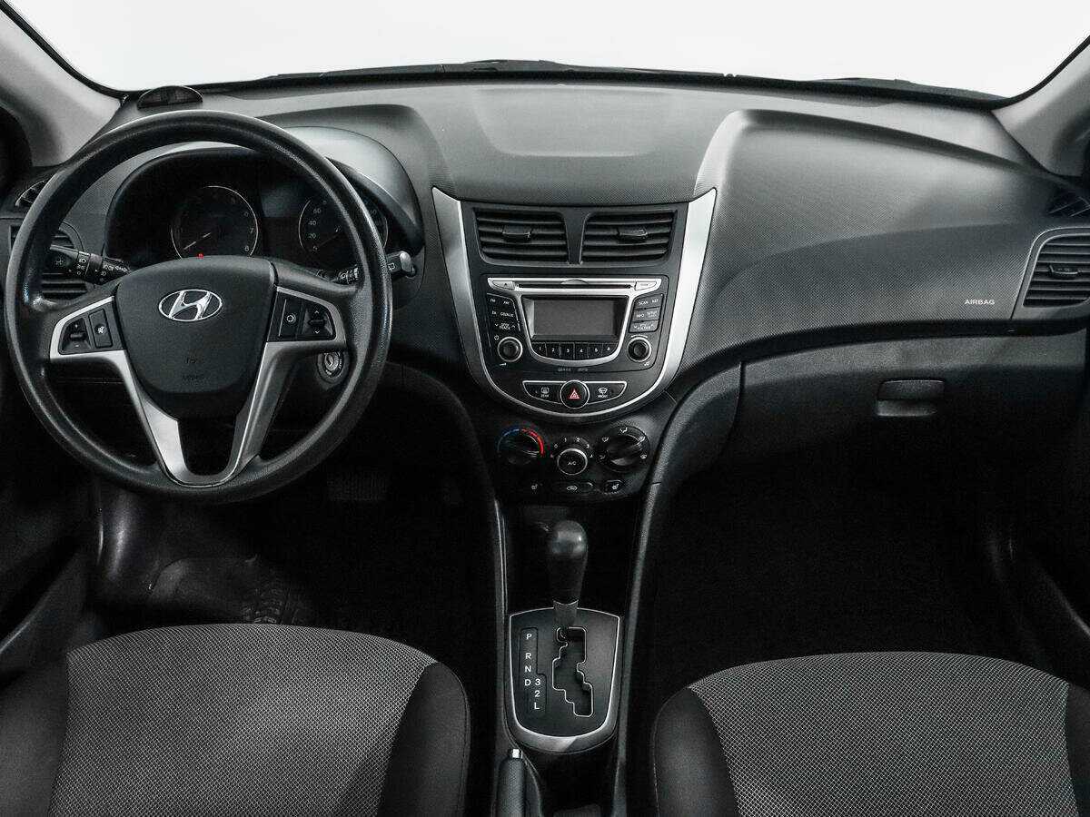 Hyundai Solaris с пробегом — 2014 год. Фото: #11