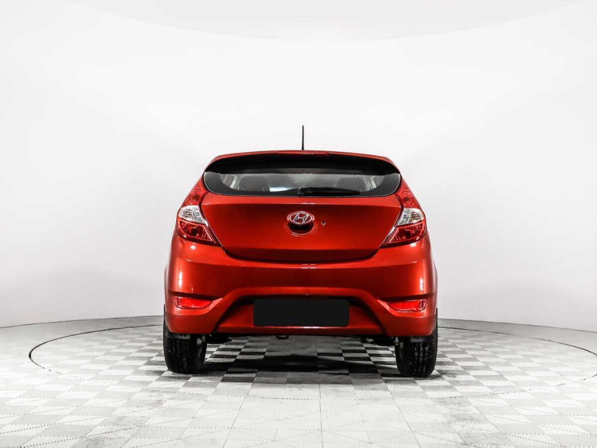 Hyundai Solaris с пробегом — 2012 год. Фото: #5