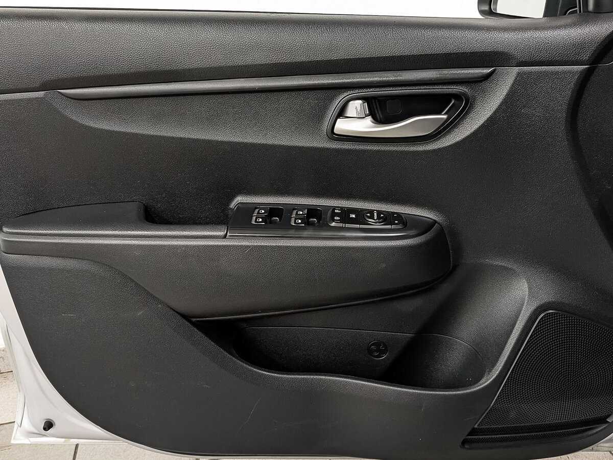 Kia Rio с пробегом — 2020 год. Фото: #18