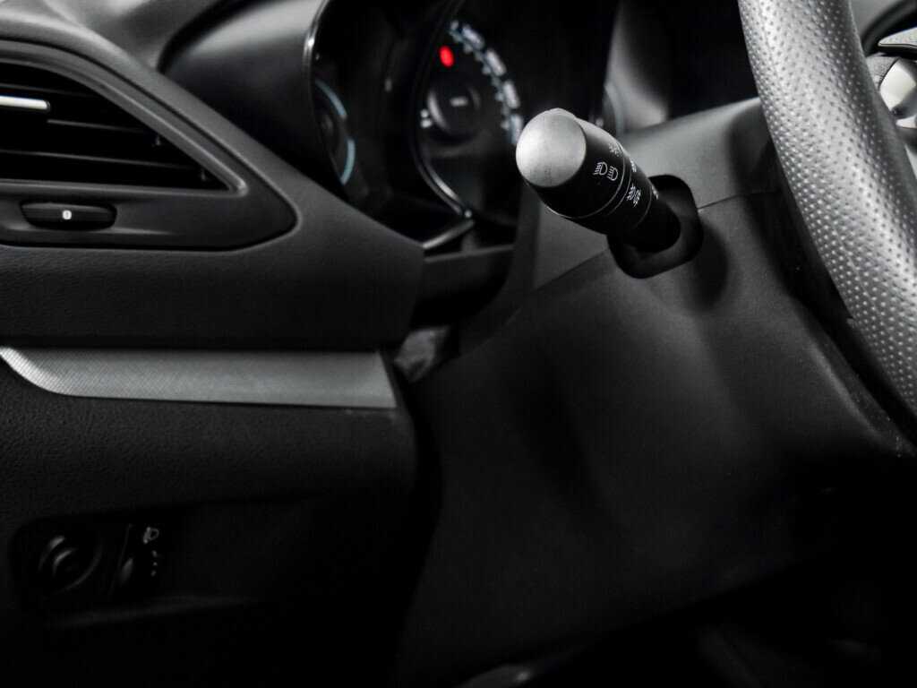 Lada (ВАЗ) Vesta с пробегом — 2017 год. Фото: #9