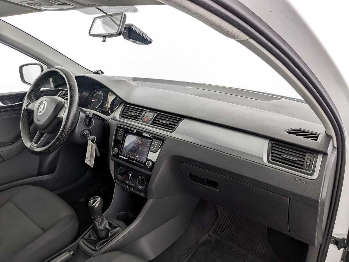 Skoda Rapid с пробегом — 2017 год. Фото: #10