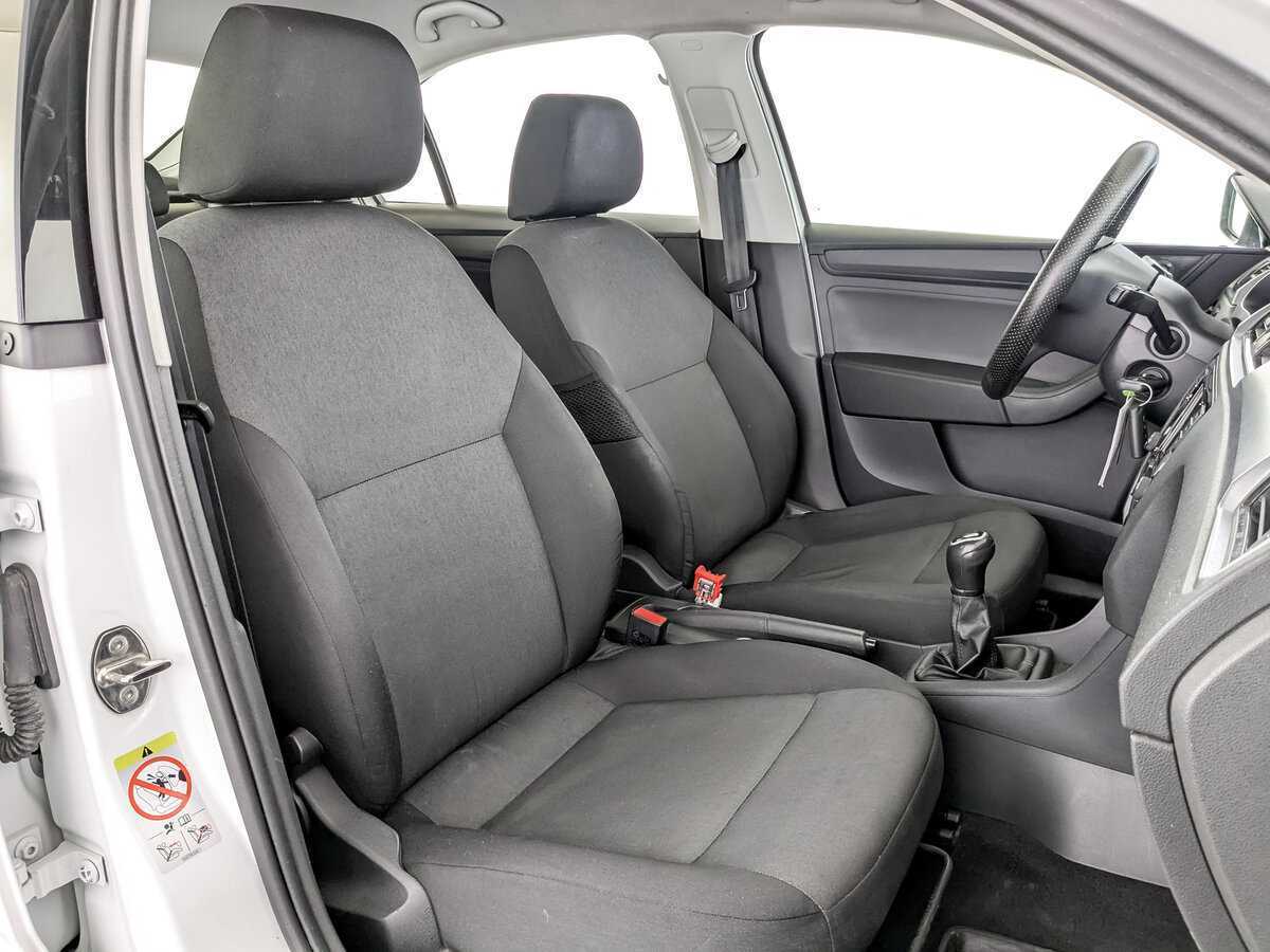 Skoda Rapid с пробегом — 2017 год. Фото: #20