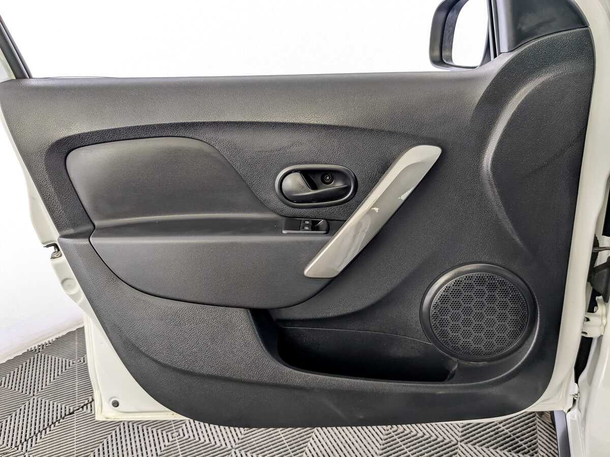 Renault Sandero с пробегом — 2019 год. Фото: #18