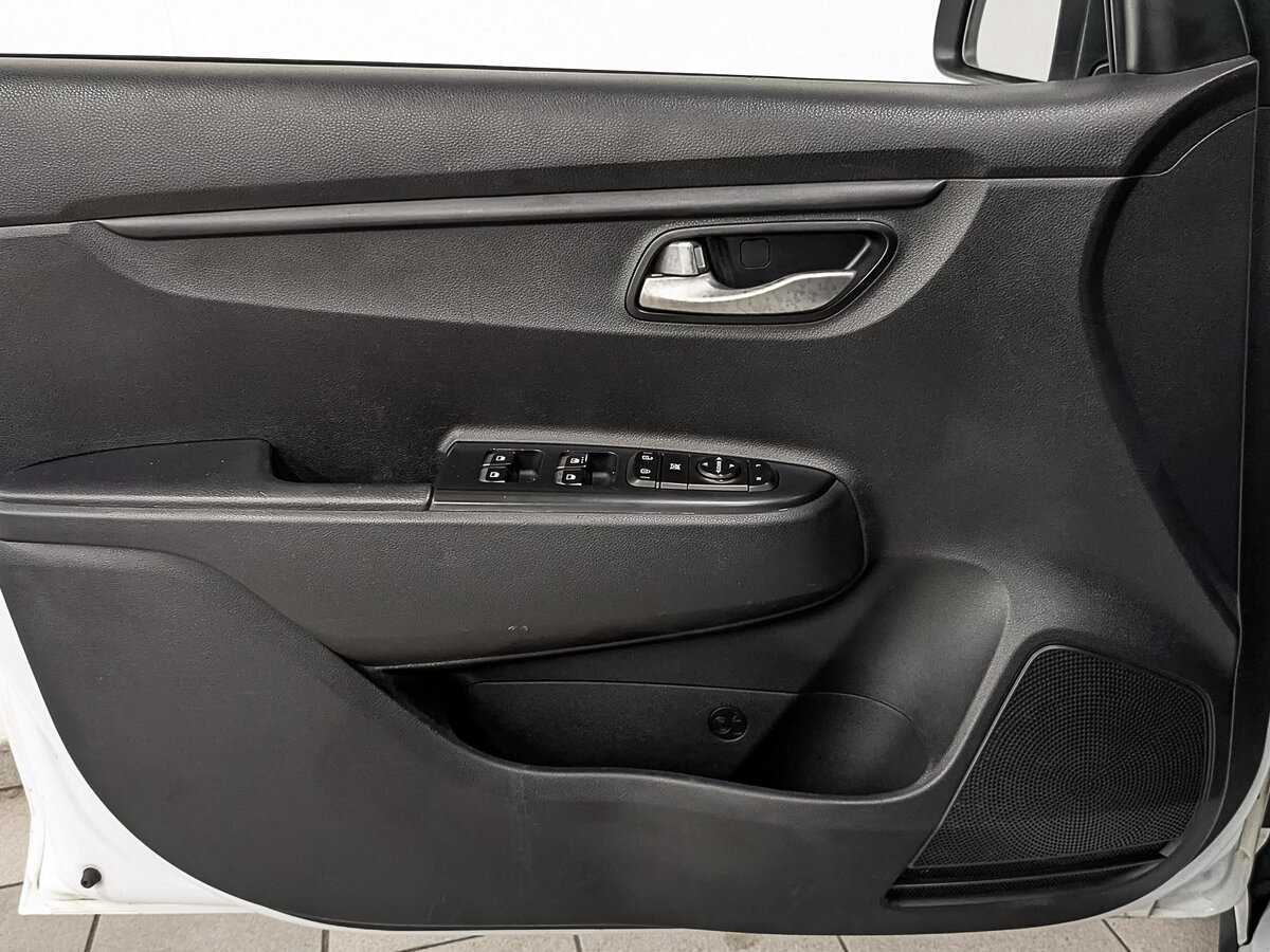 Kia Rio с пробегом — 2020 год. Фото: #17