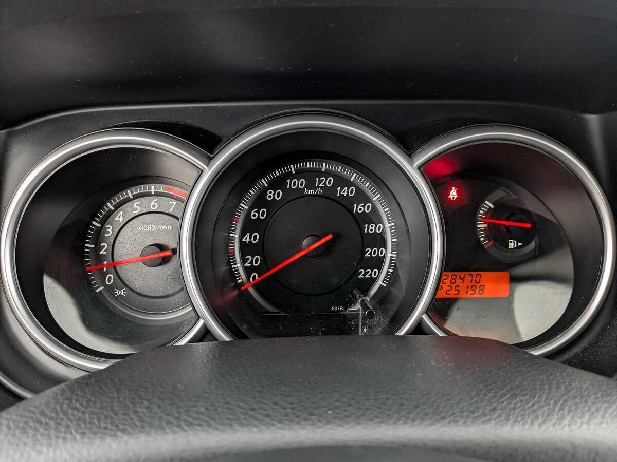 Nissan Tiida с пробегом — 2013 год. Фото: #15