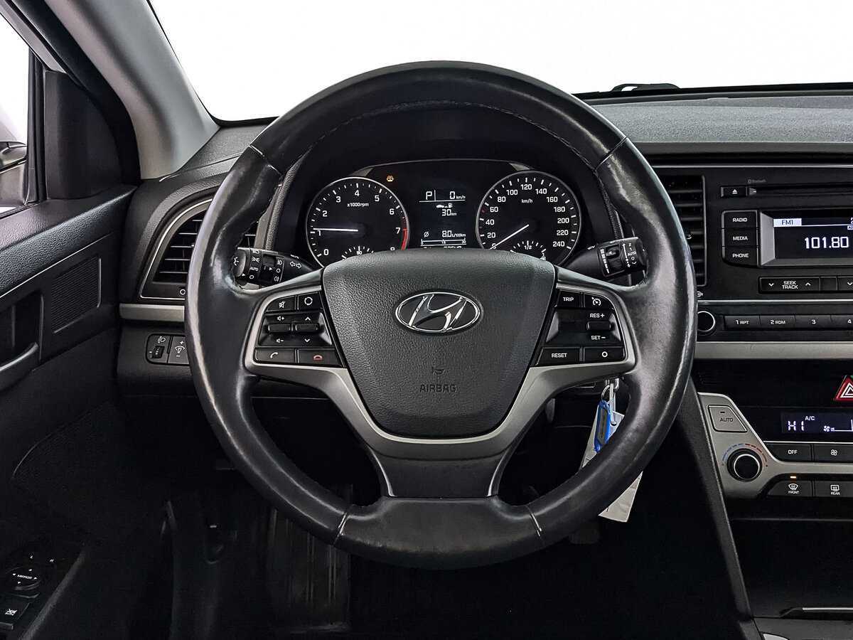 Hyundai Elantra с пробегом — 2018 год. Фото: #20