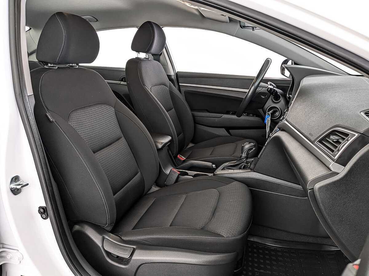 Hyundai Elantra с пробегом — 2018 год. Фото: #22