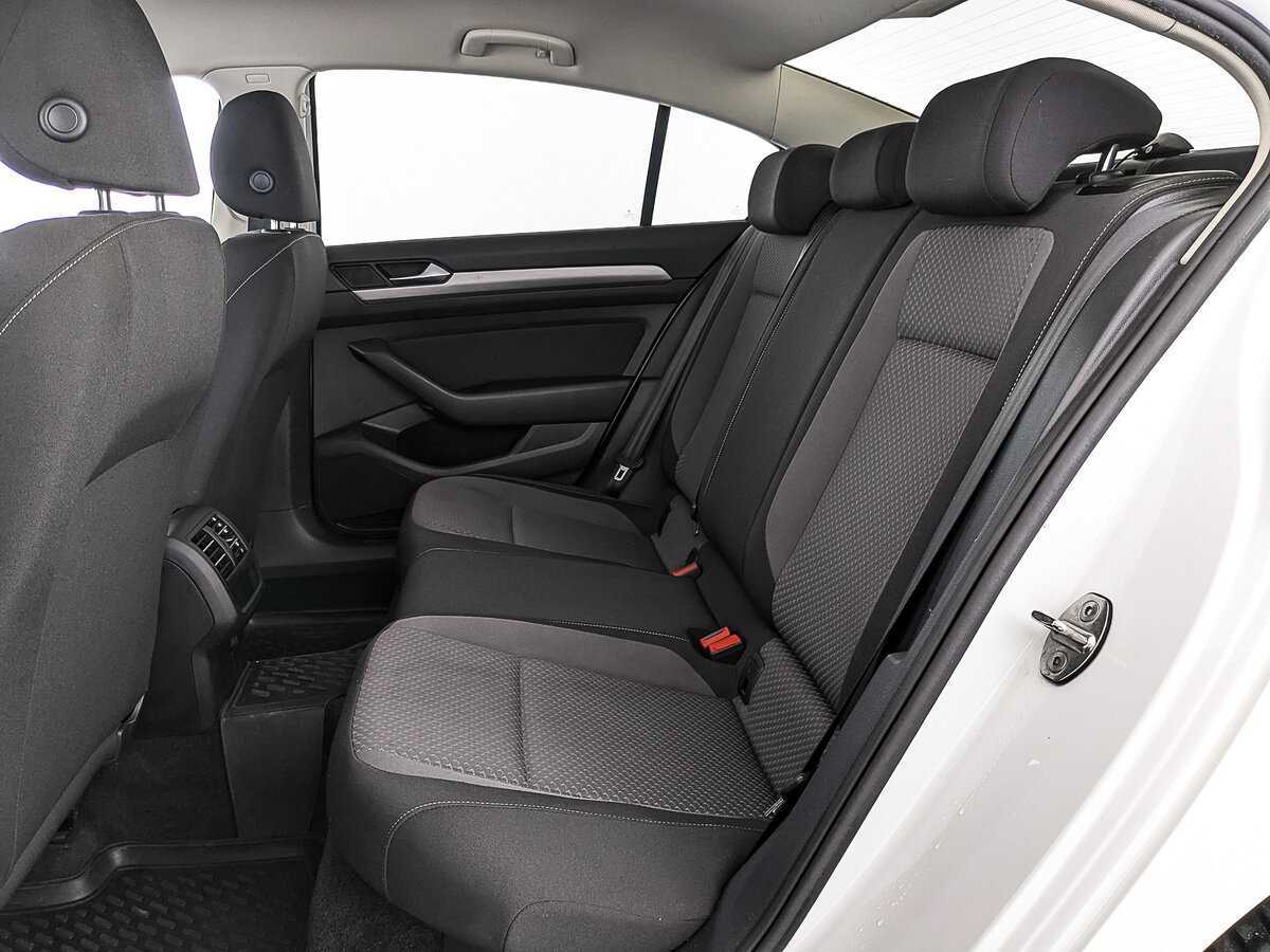 Volkswagen Passat с пробегом — 2017 год. Фото: #17