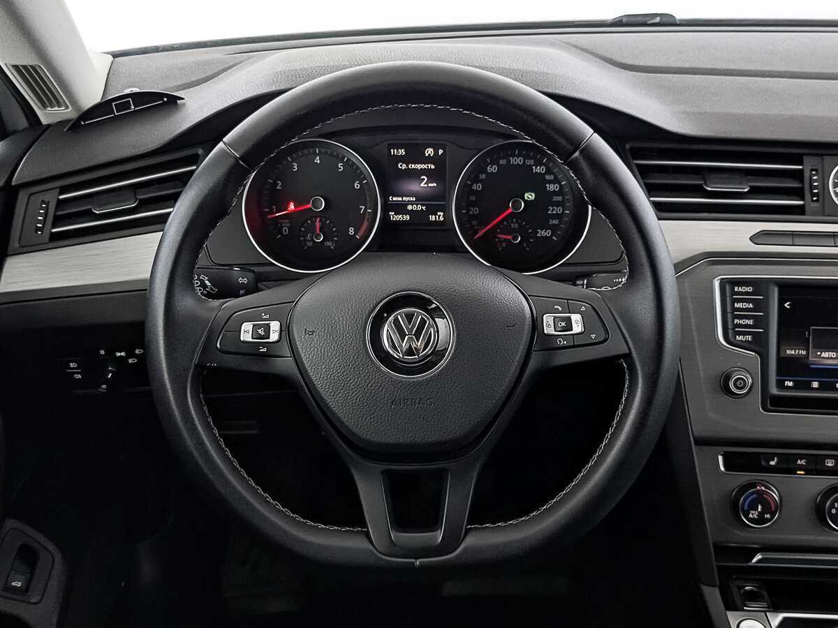 Volkswagen Passat с пробегом — 2017 год. Фото: #21