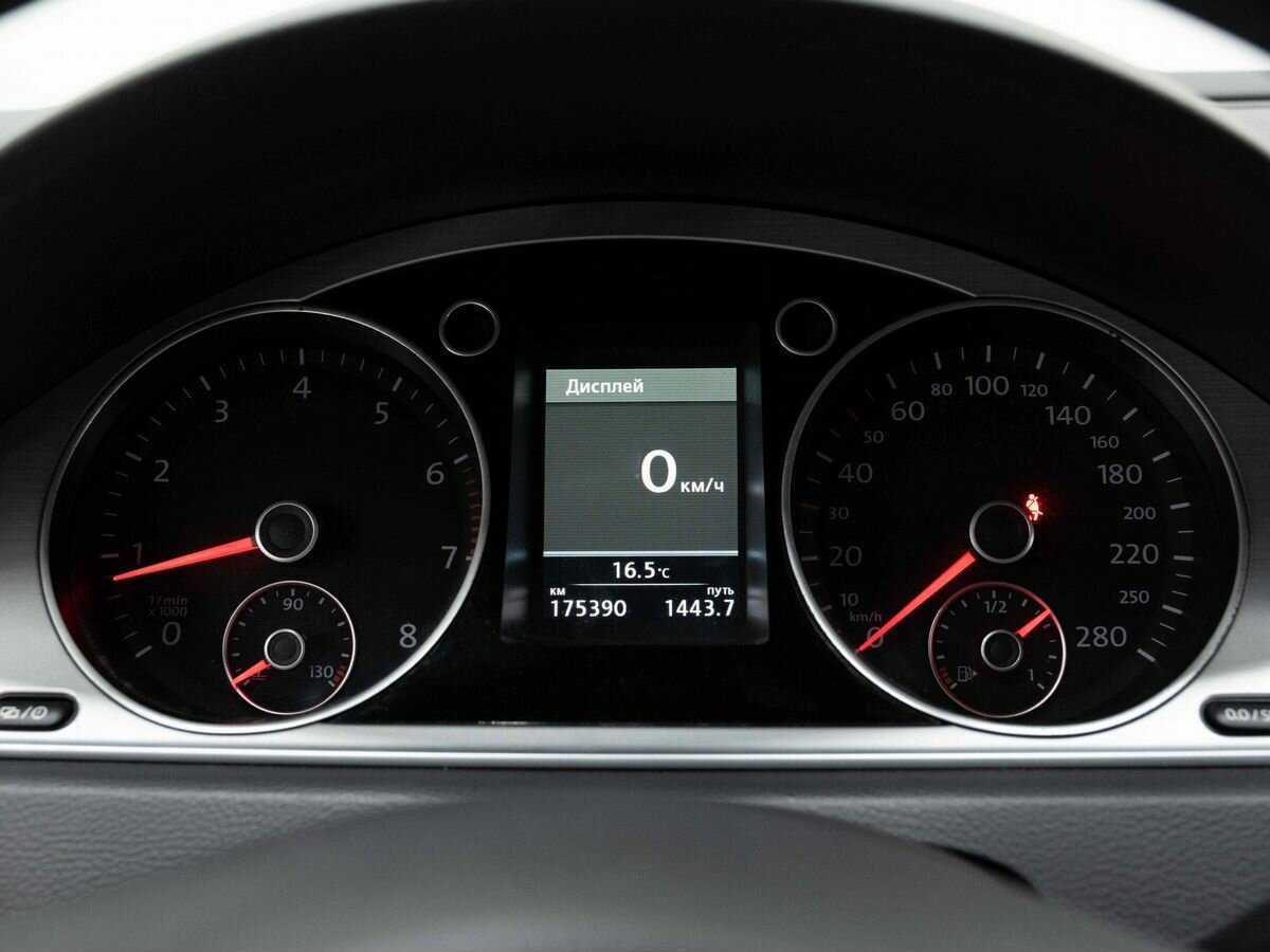 Volkswagen Passat CC с пробегом — 2014 год. Фото: #17