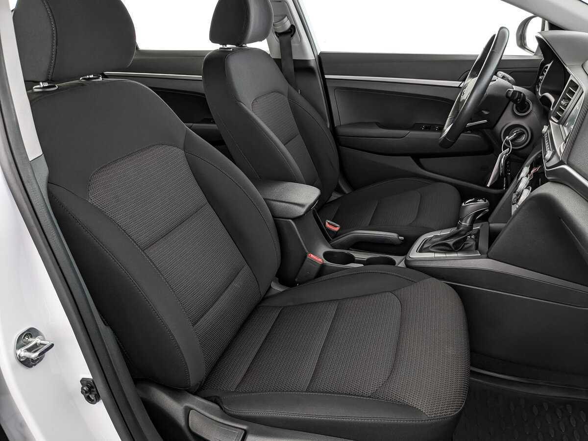Hyundai Elantra с пробегом — 2019 год. Фото: #23