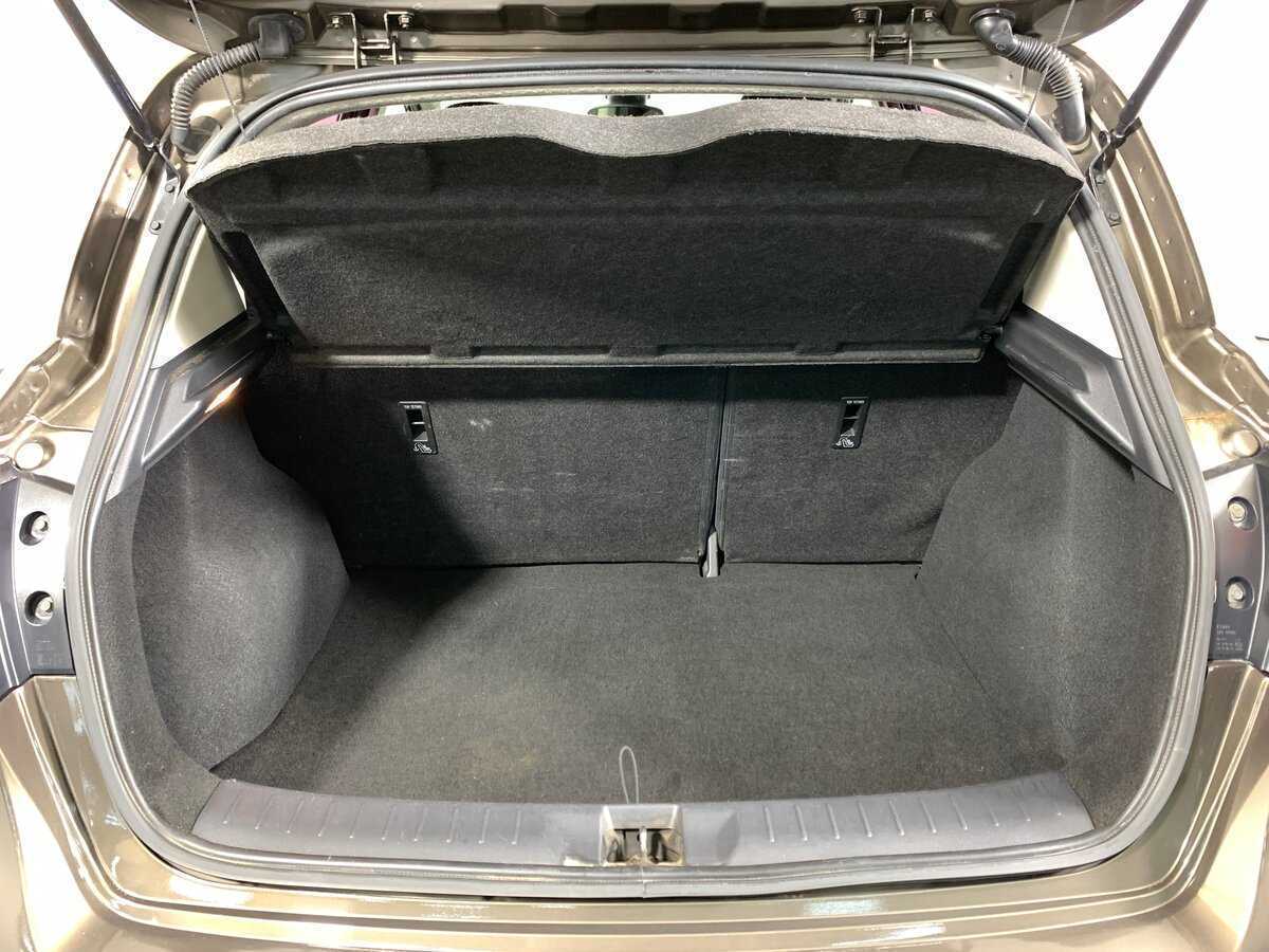 Nissan Tiida с пробегом — 2015 год. Фото: #19