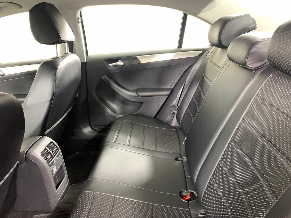 Volkswagen Jetta с пробегом — 2017 год. Фото: #17