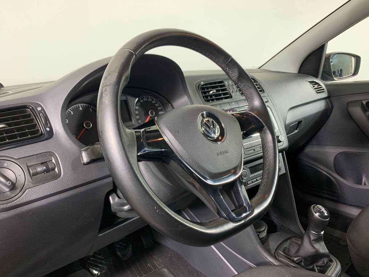 Volkswagen Polo с пробегом — 2016 год. Фото: #8