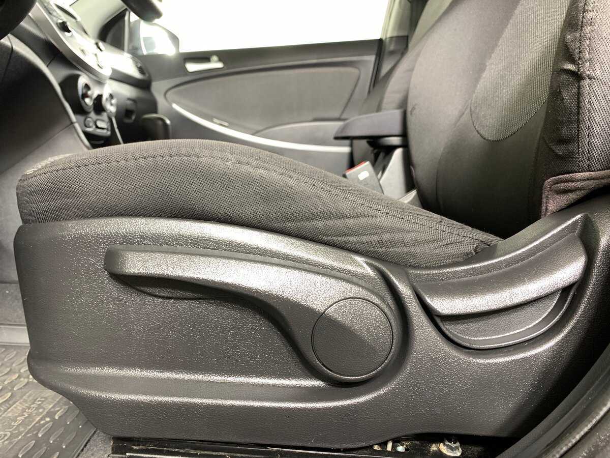 Hyundai Solaris с пробегом — 2012 год. Фото: #13