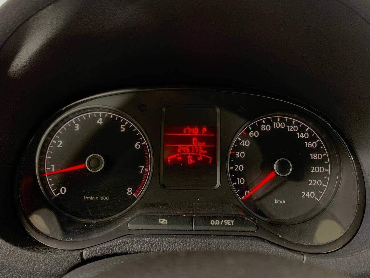 Volkswagen Polo с пробегом — 2013 год. Фото: #14