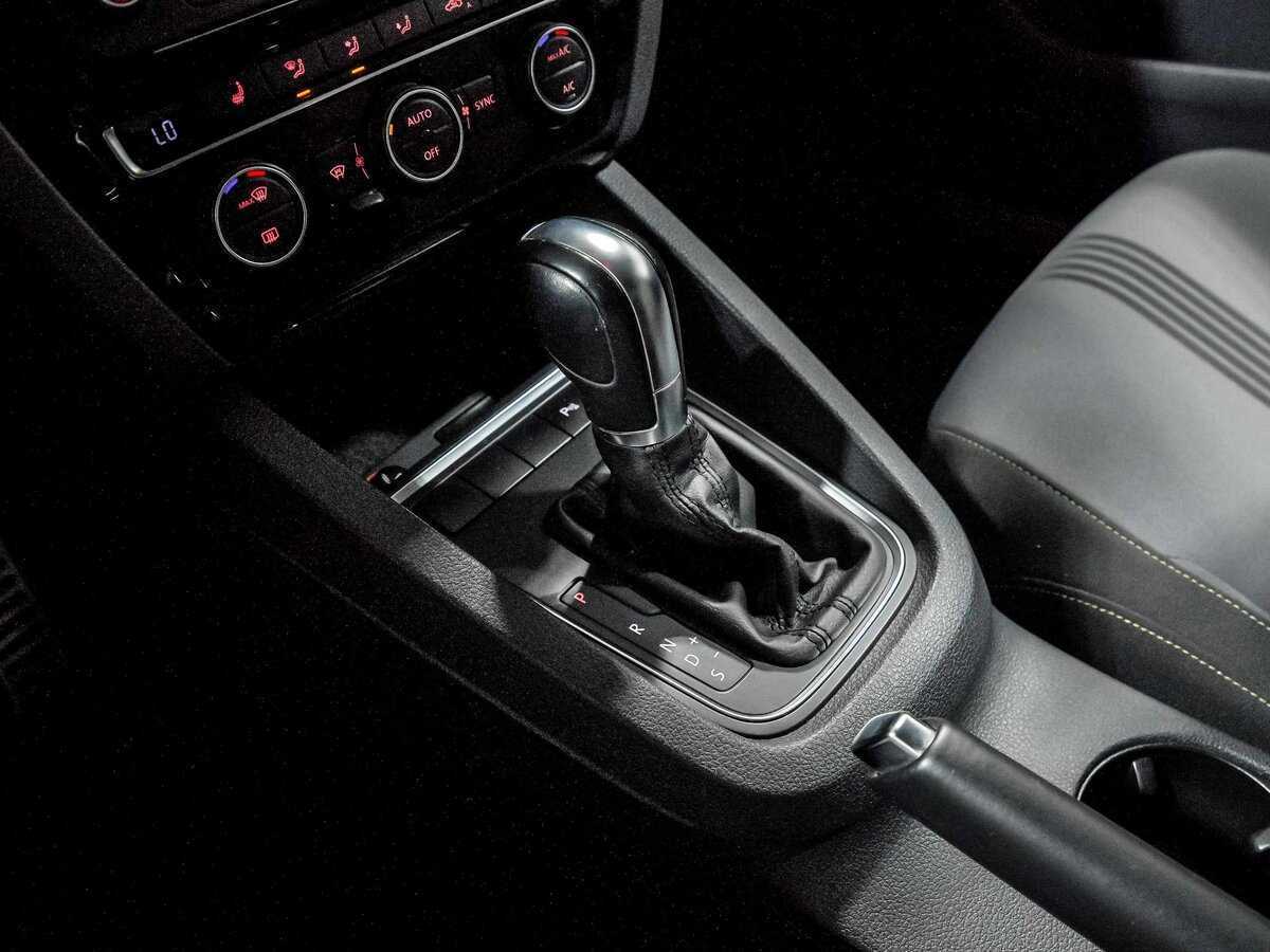 Volkswagen Jetta с пробегом — 2016 год. Фото: #10