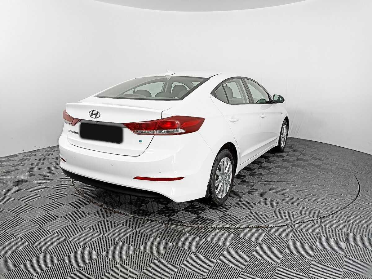Hyundai Elantra с пробегом — 2017 год. Фото: #4