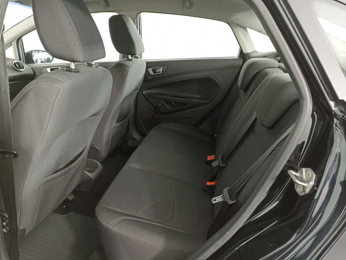 Ford Fiesta с пробегом — 2015 год. Фото: #11