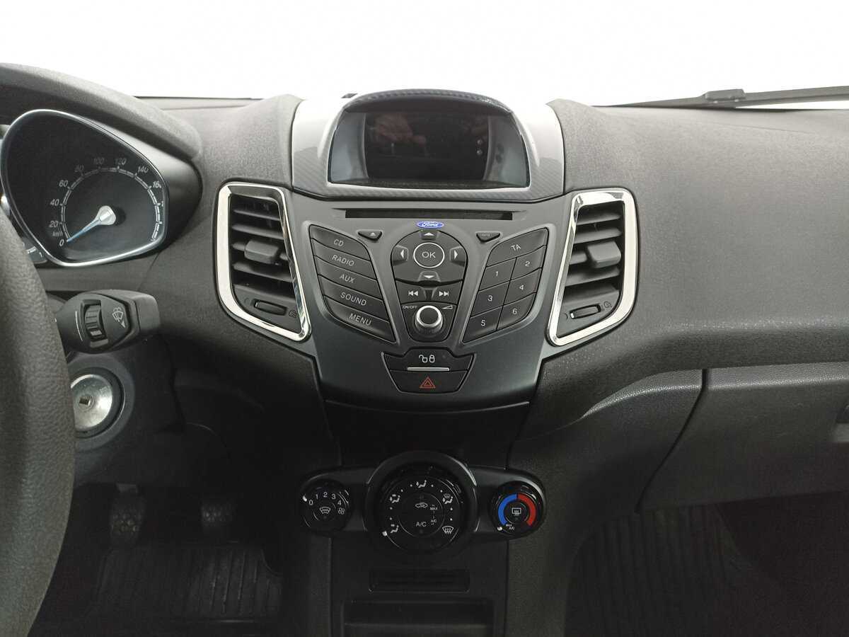 Ford Fiesta с пробегом — 2015 год. Фото: #14