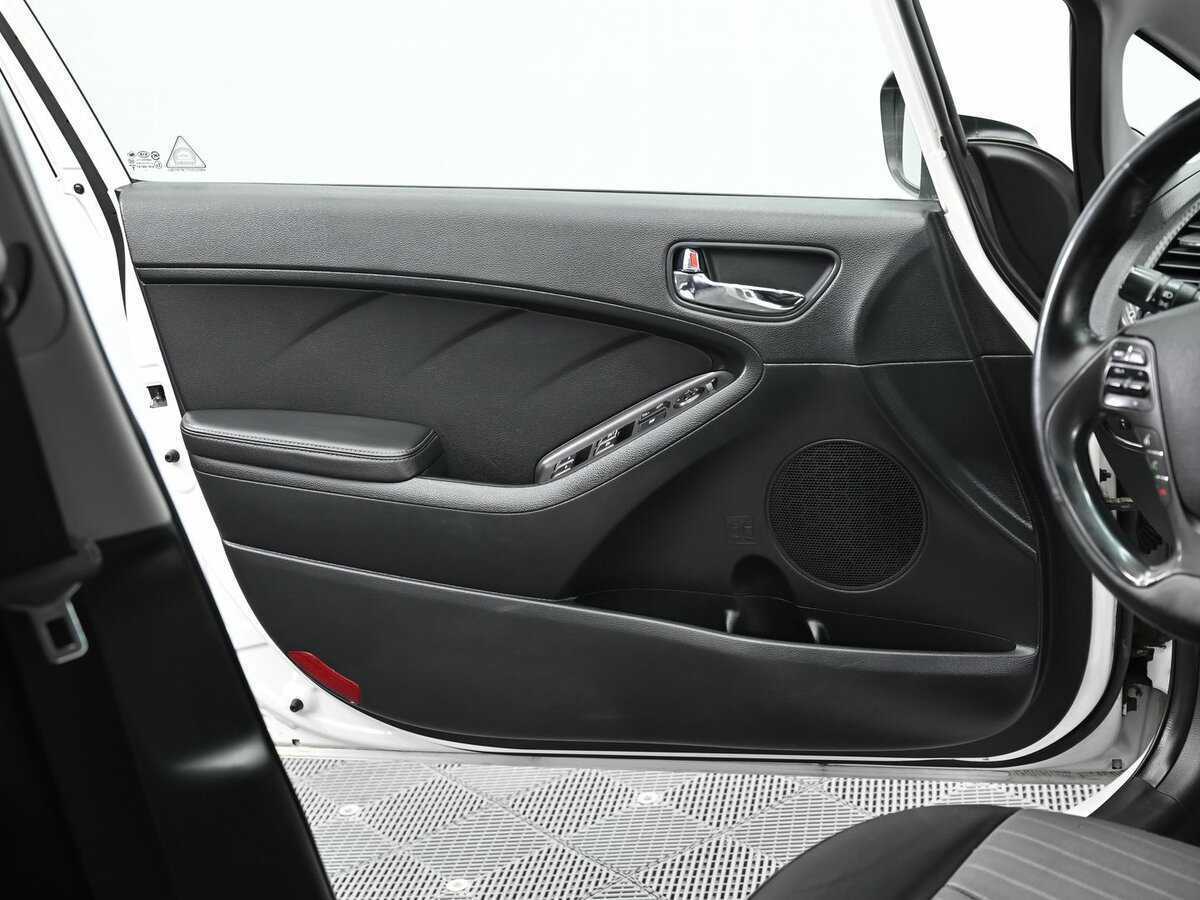 Kia Cerato с пробегом — 2013 год. Фото: #5