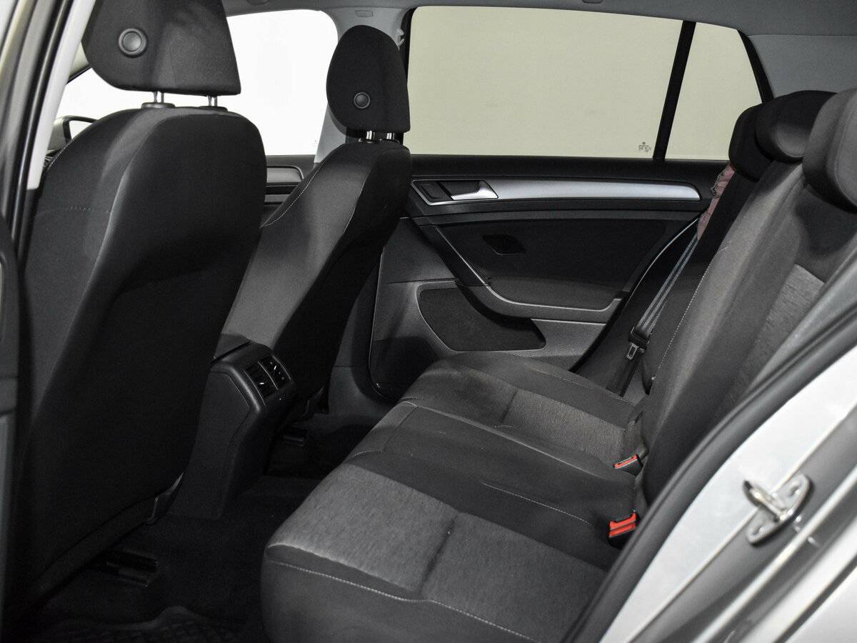 Volkswagen Golf с пробегом — 2013 год. Фото: #10