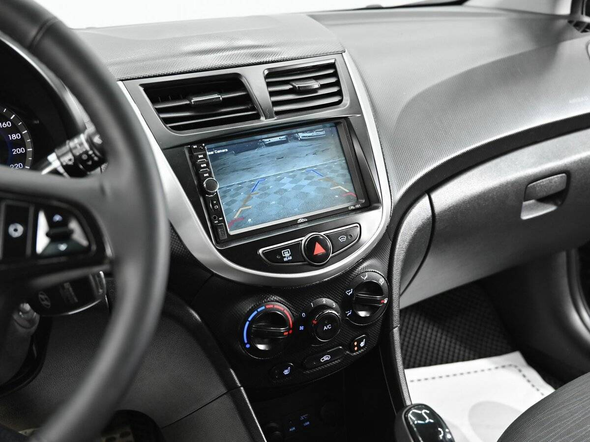 Hyundai Solaris с пробегом — 2014 год. Фото: #9