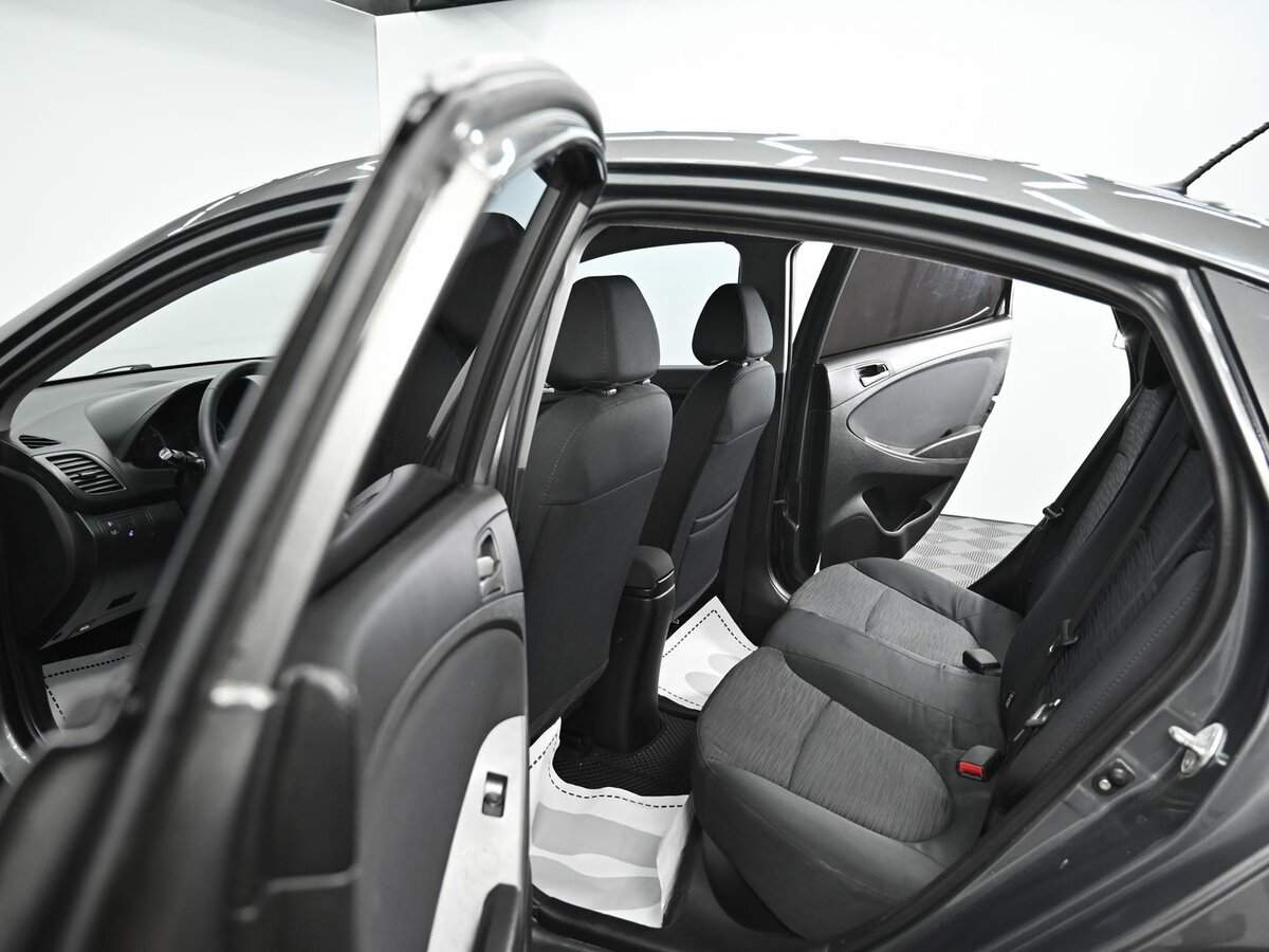 Hyundai Solaris с пробегом — 2014 год. Фото: #14