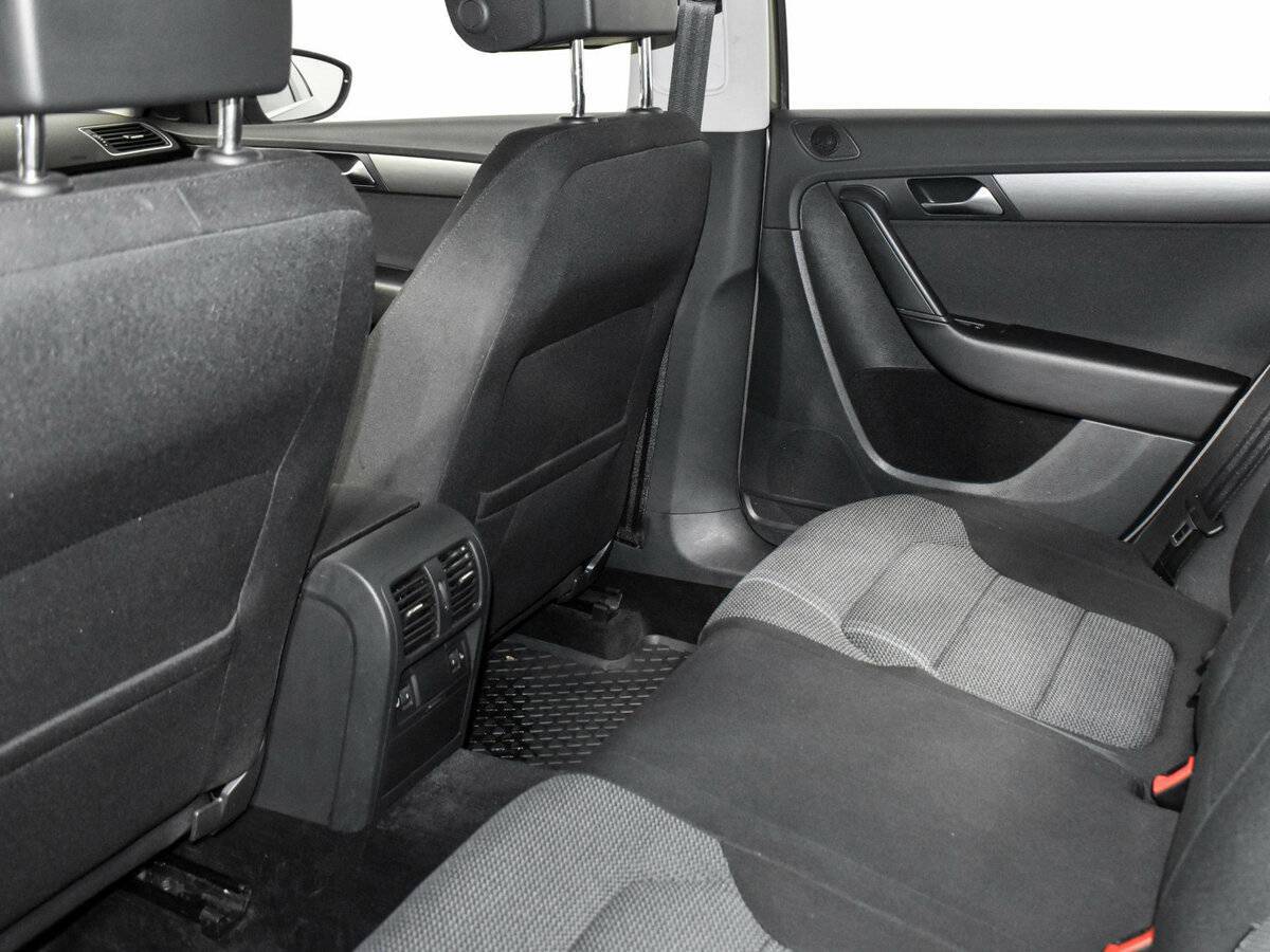 Volkswagen Passat с пробегом — 2012 год. Фото: #9