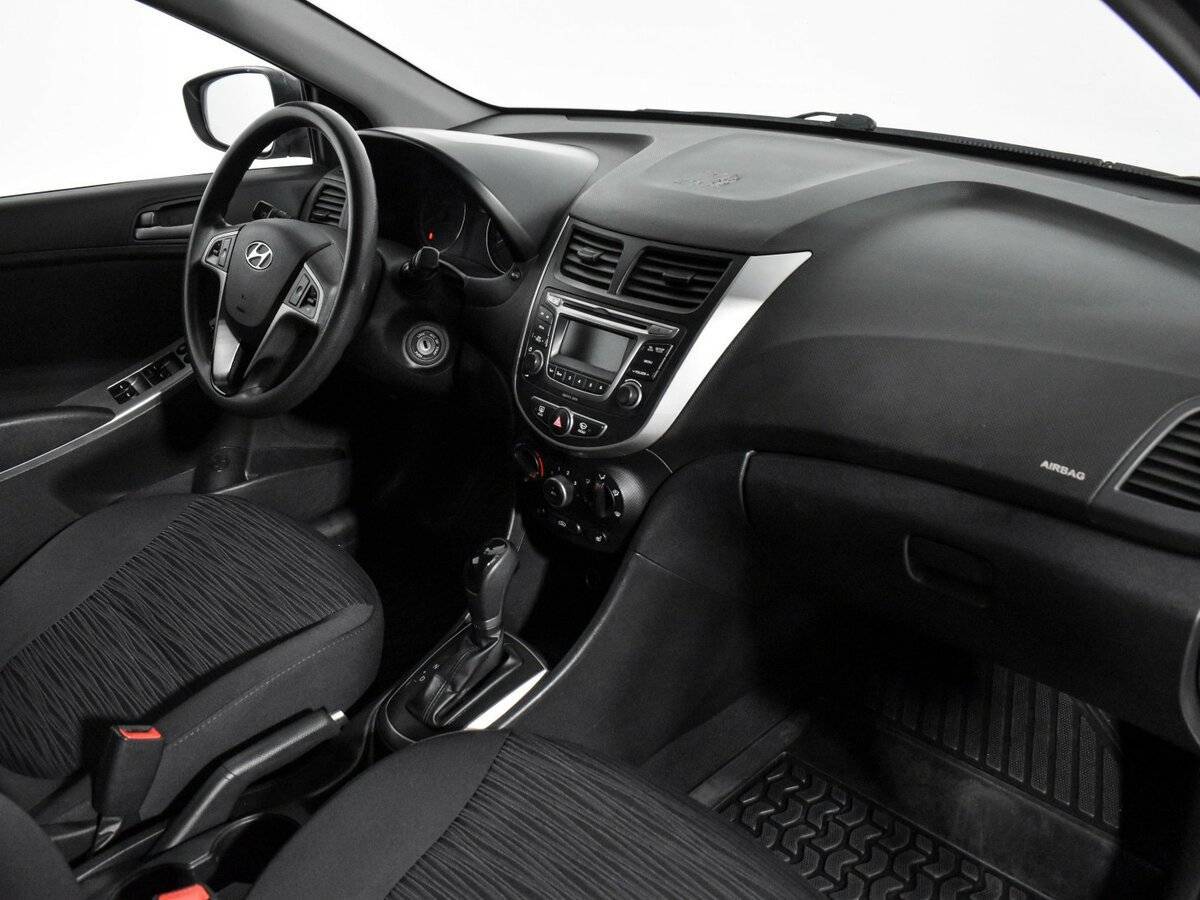 Hyundai Solaris с пробегом — 2015 год. Фото: #11