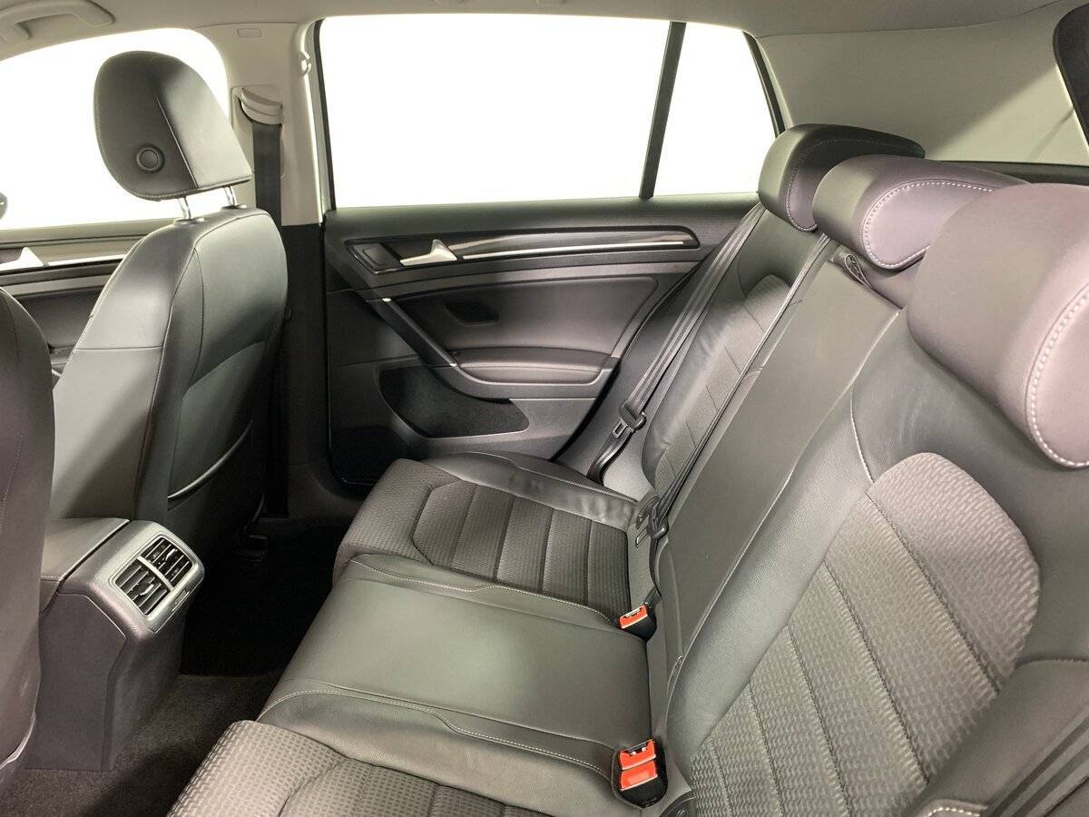 Volkswagen Golf с пробегом — 2013 год. Фото: #18