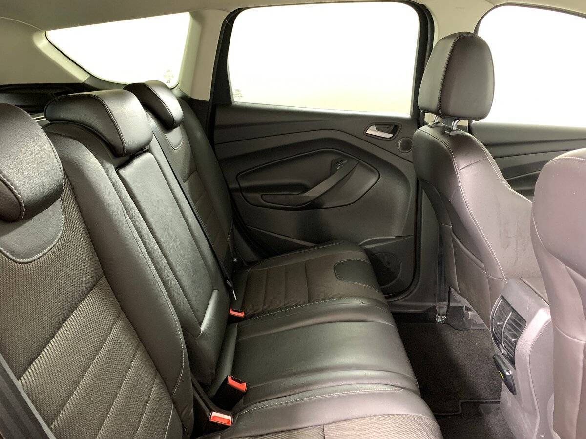 Ford Kuga с пробегом — 2014 год. Фото: #16